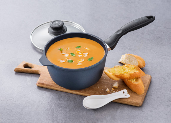 法式南瓜浓汤配法式蒜香长棍切片