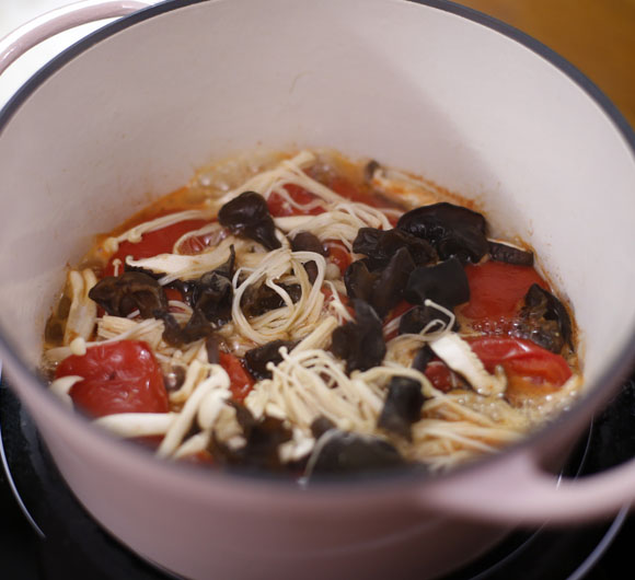 无水番茄鲜菌锅